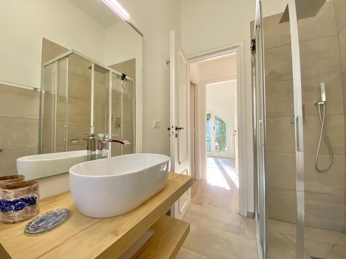 Casaviva-Stylish Trilo With Ac-Shared Pool-Parking Lejlighed Genova Eksteriør billede