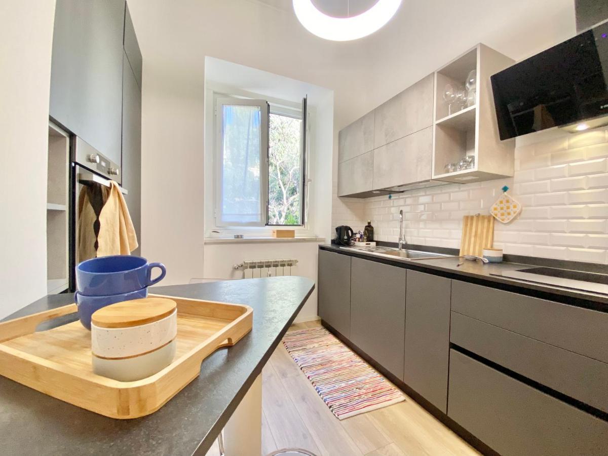 Casaviva-Stylish Trilo With Ac-Shared Pool-Parking Lejlighed Genova Eksteriør billede